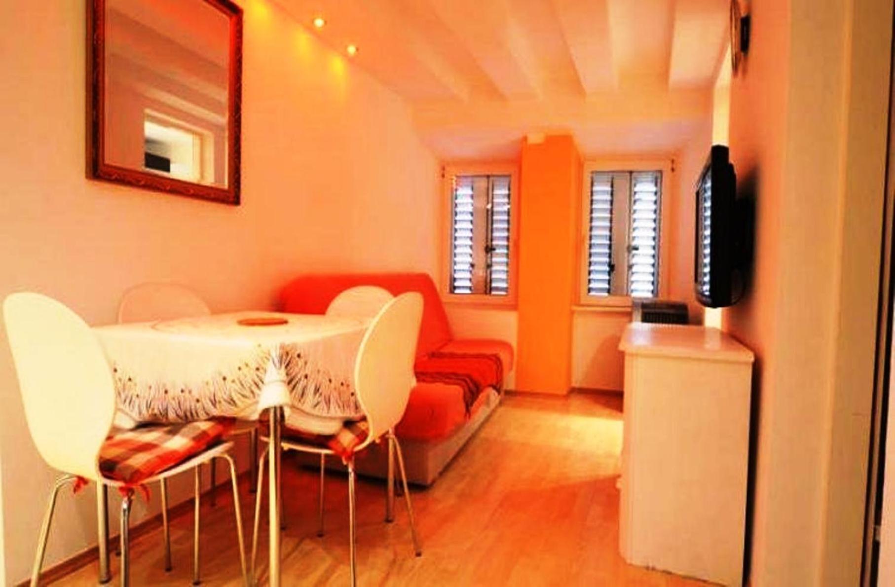 Excelsior Apartment *